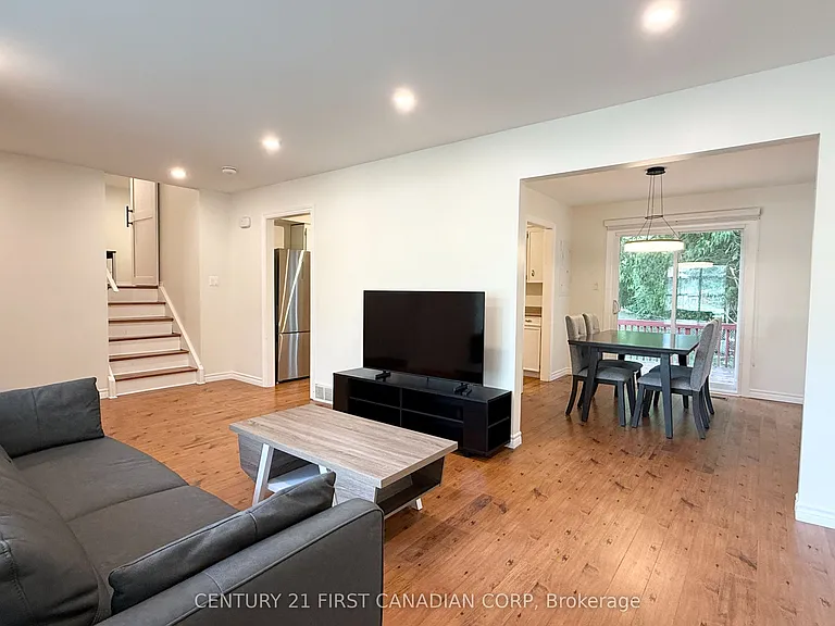 453 Castlegrove Blvd #UPPER — Photo 5