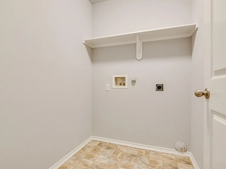 956 Carlin Ln — Photo 21