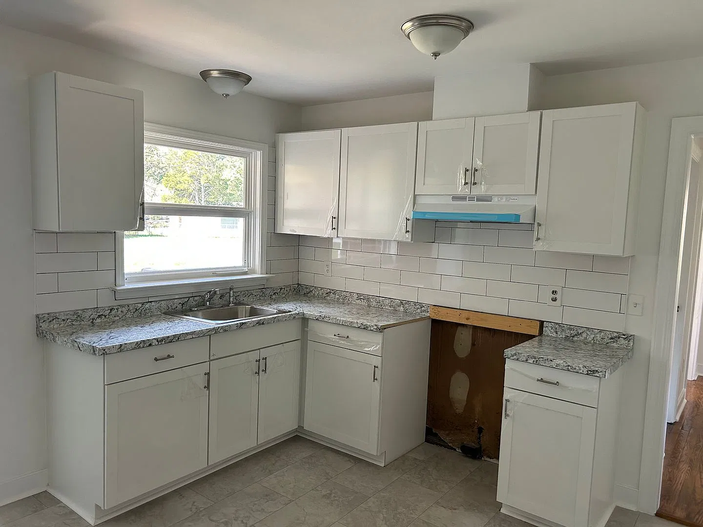 Chesterfield - Remolded 2 Bedroom, 1 Bath — Photo 4