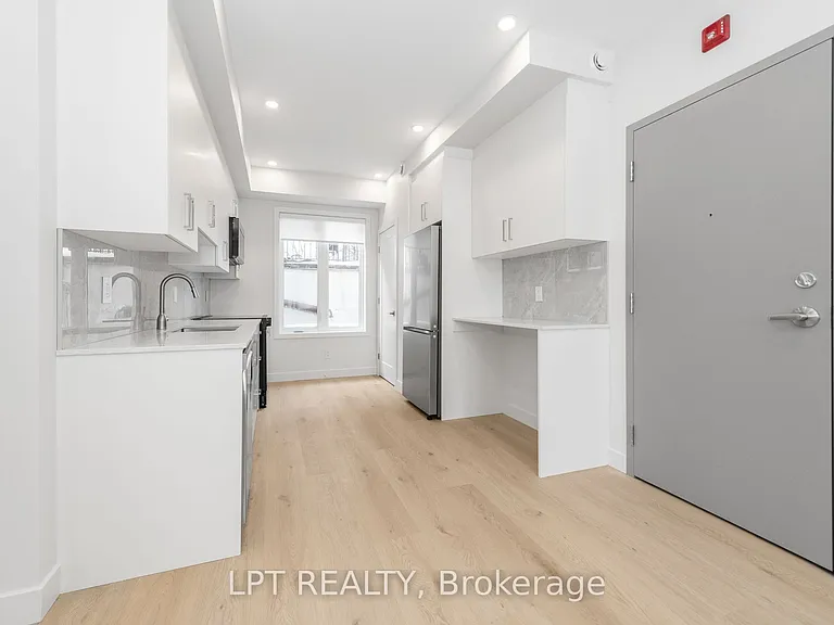 250 Shakespeare St #4 — Photo 3