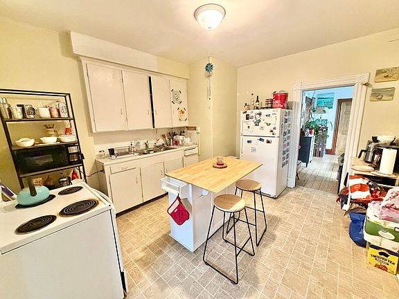 5th image of 222 S Union St #3
