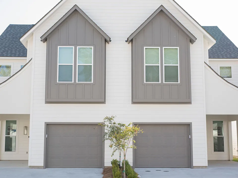 5829 Lake Shelf Dr