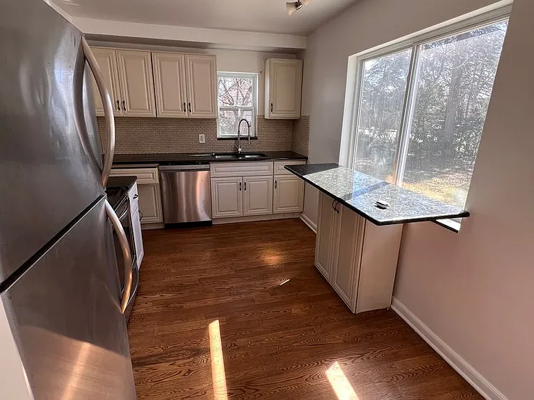 4565 Fleming St — Photo 14
