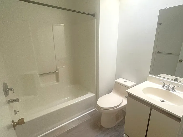 2304 Pine Ct S #13 — Photo 9