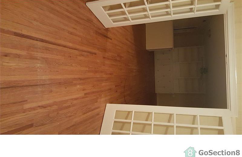 2nd image of 515 Coliseum Blvd
