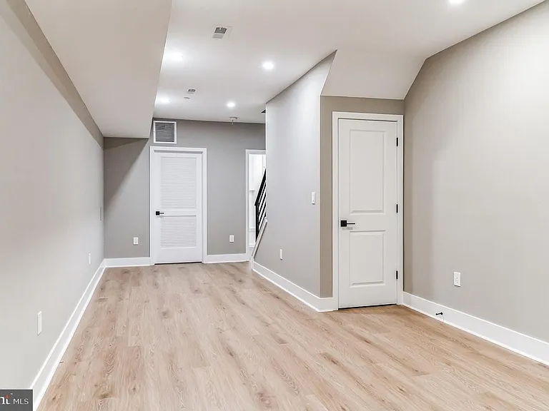 2710 Latona St — Photo 9