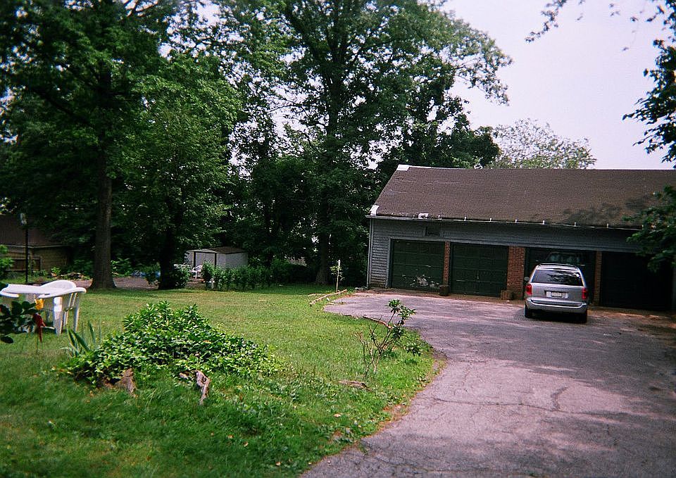 Detached 4 Car Garage