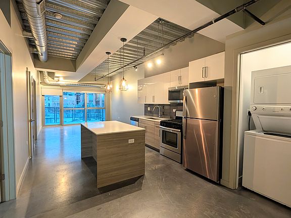 2nd image of 1245 N Milwaukee Ave #306