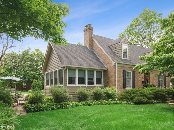 326 W Evergreen St, Wheaton, IL 60187