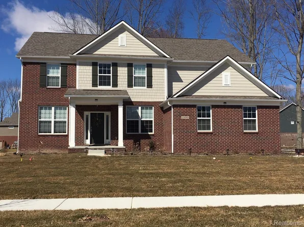 22814 Ronway Ln, South Lyon, MI 48178