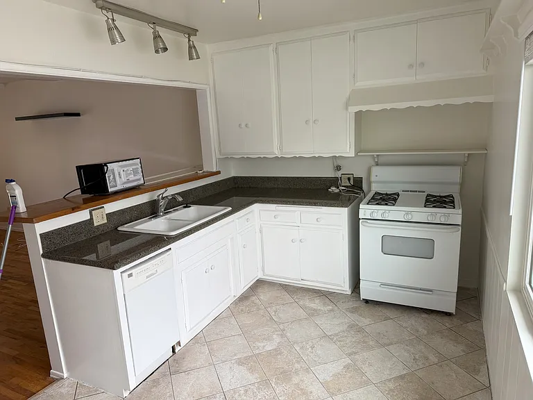 5632 Kester Ave #6 — Photo 4