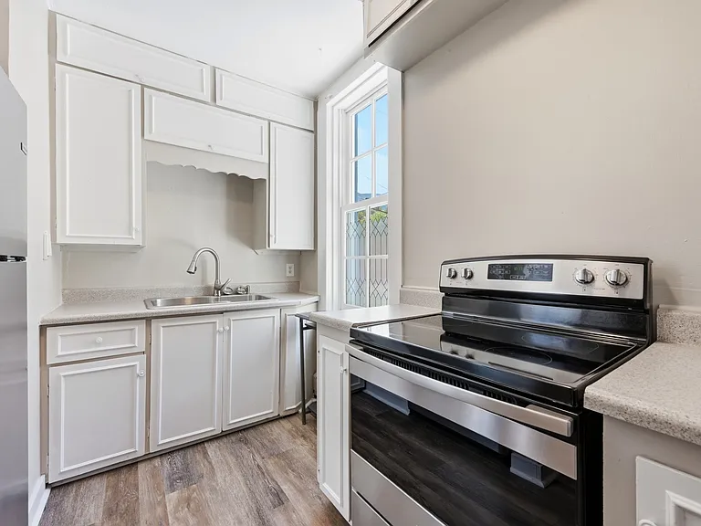 401 Rose St #1 — Photo 9