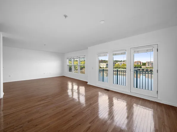 252 The Promenade image 5 of 28