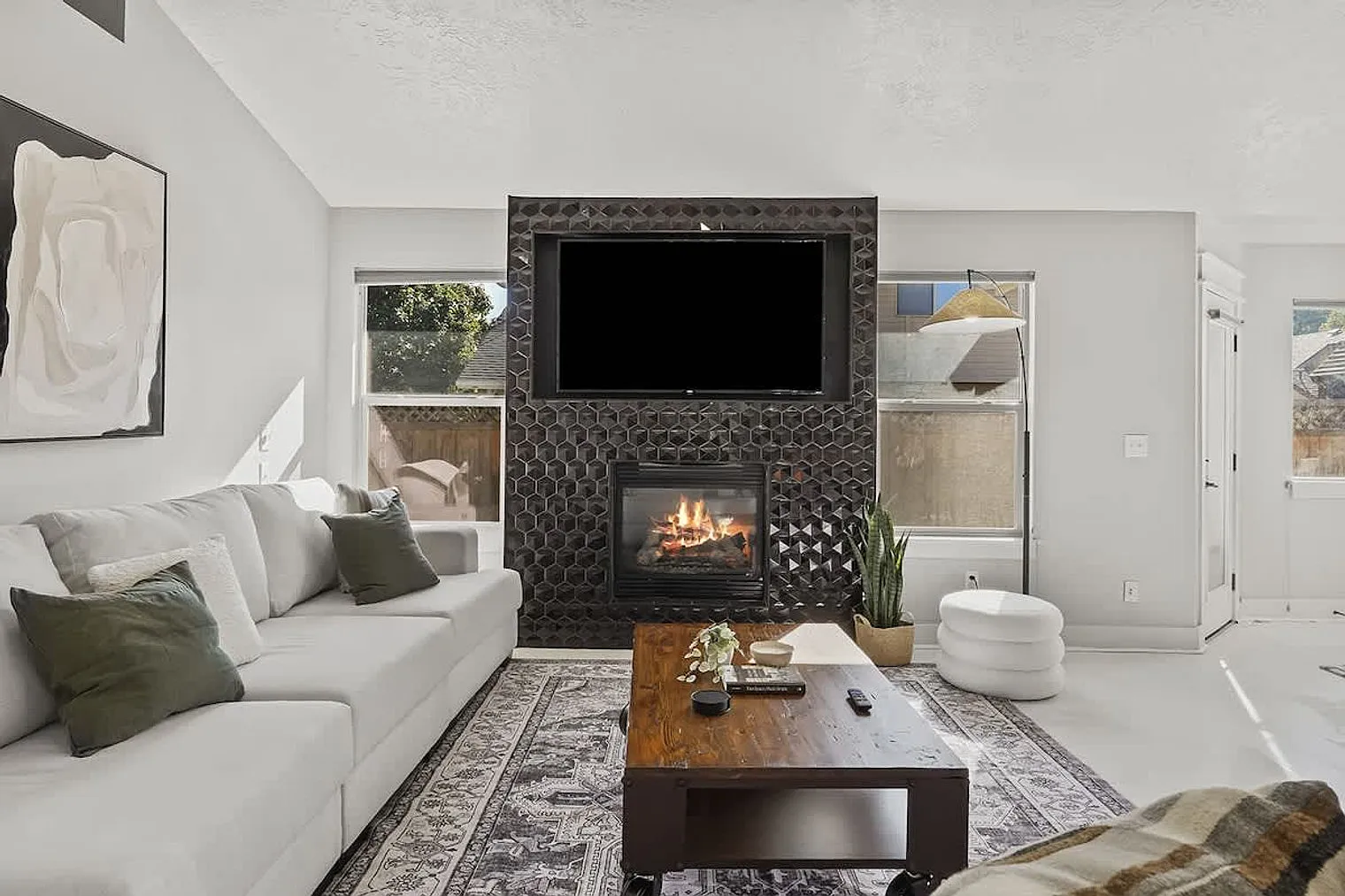 4 bed, 2.0 bath, $7,276 — Photo 1