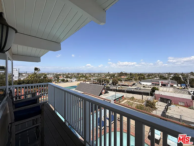 200 Larsson St — Photo 18