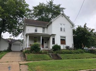 312 W 6th St, Dixon, IL 61021
