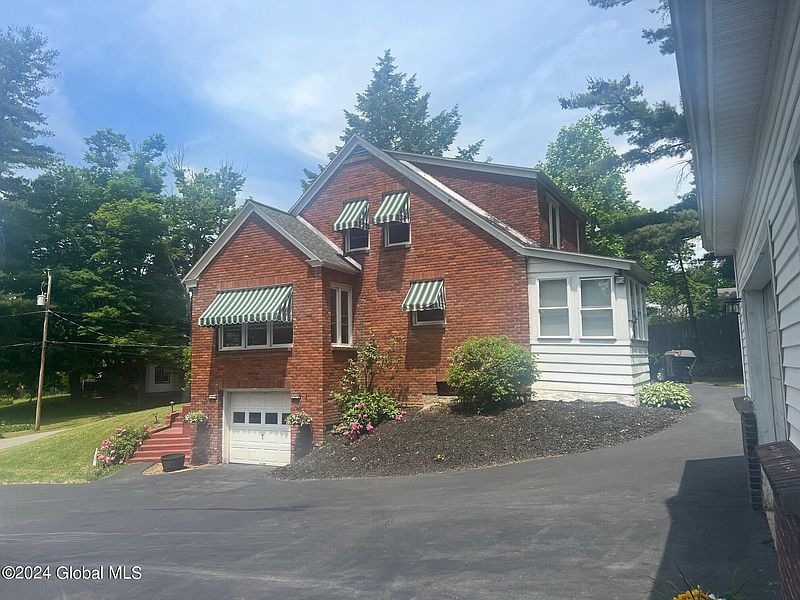 4th image of 8 Chester Court