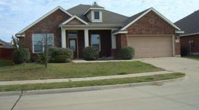 2nd image of 1618 Luckenbach Dr
