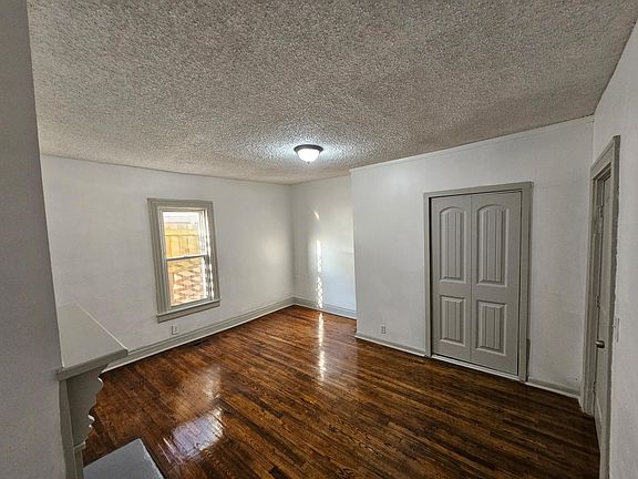 middle bedroom