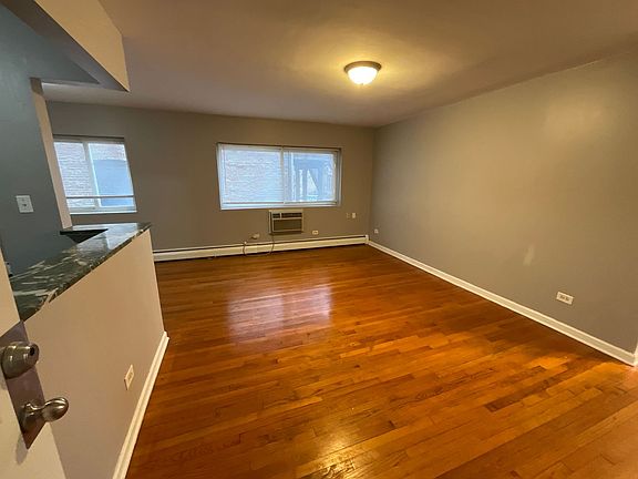 2nd image of 4724 S Michigan Ave #4D