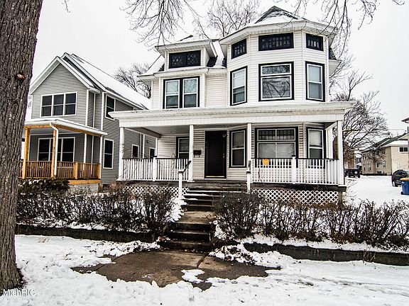 3rd image of 914 Cass Ave SE