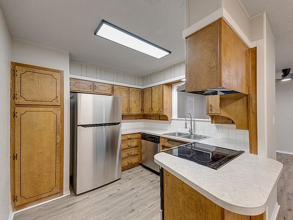 4th image of 2100 SE 9th St