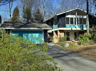8211 Lilly Stone Dr, Bethesda, MD 20817