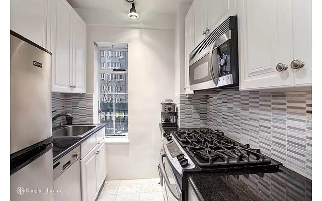 Rented by Douglas Elliman | media 19