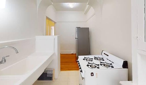 5th image of 530 Stockton St APT 105