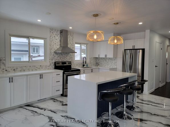 211 Madawaska Ave, Oshawa, ON L1J 1E6