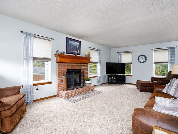 5th image of 707 Woodcrest Dr