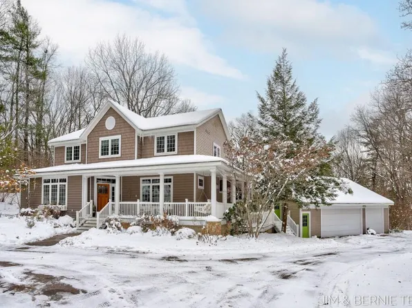 3653 Grand Bluffs Ct SW, Grand Rapids, MI 49534