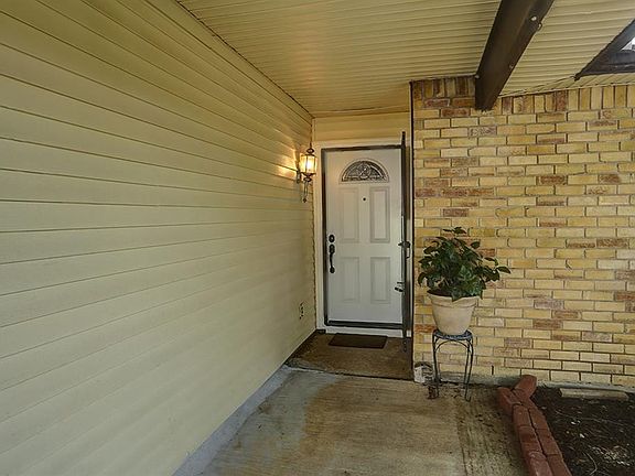 2nd image of 1013 Cambridge Dr