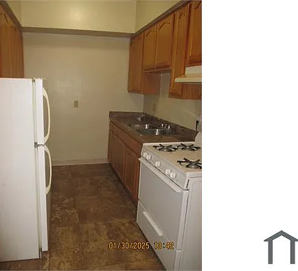 Studio, 429 sqft, $1,749 — Photo 3
