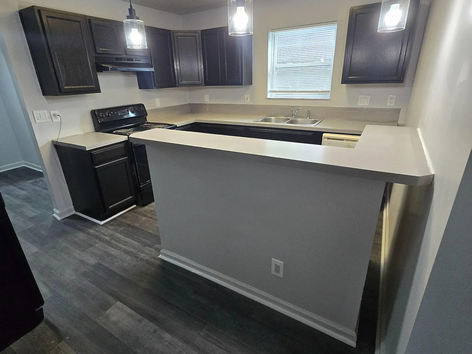 4 bed, 2.0 bath, 1700 sqft, $745 — Photo 2