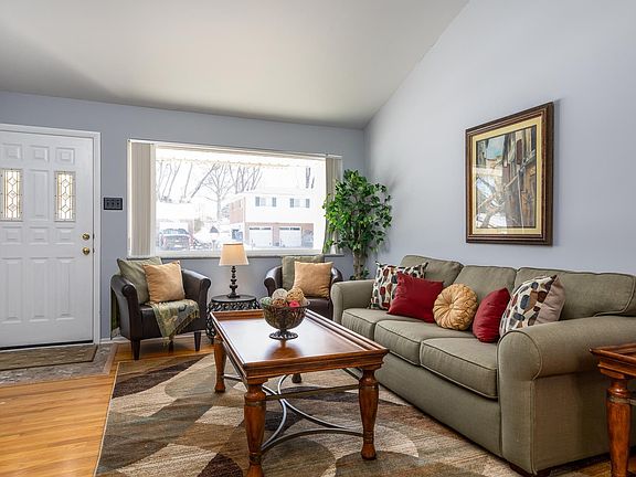 2nd image of 3501 Glen Arbor Dr