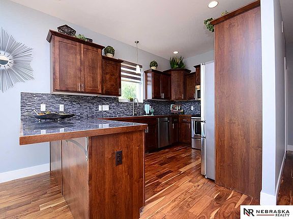 4th image of 1020 Elm Ct