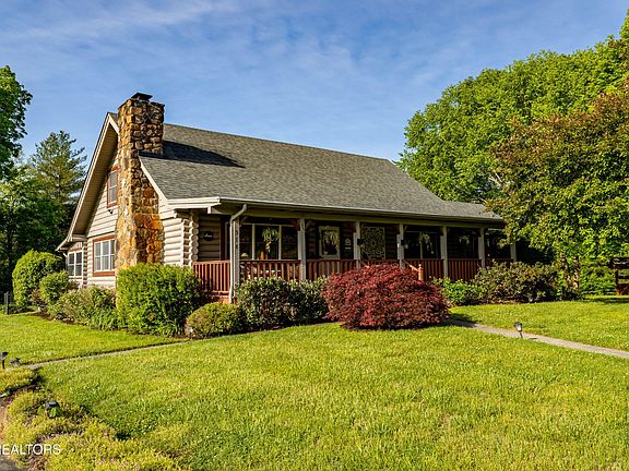 2nd image of 918 Country Ln