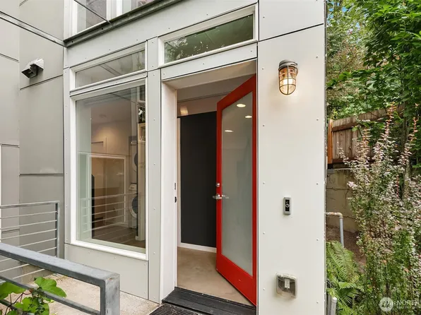 1009 Sturgus Avenue S, Seattle, WA 98144