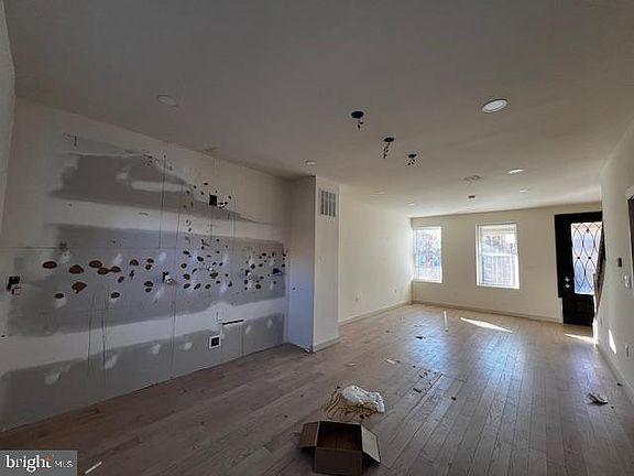 3rd image of 3323 Sherman Ave NW