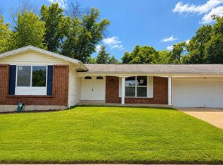 528 Arborwood Dr, Ballwin, MO 63021