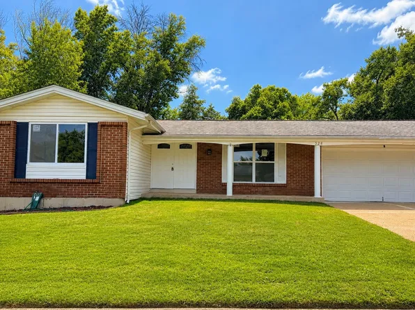 528 Arborwood Dr, Ballwin, MO 63021