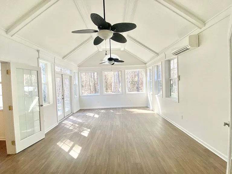 129 Tappan Zee Dr — Photo 2