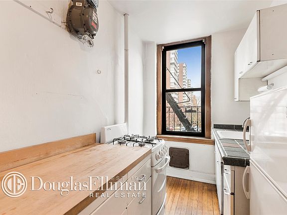 2nd image of 3115 Broadway APT 42