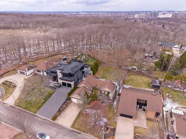 61 Tremont Dr, Saint Catharines, ON L2T 3Y9