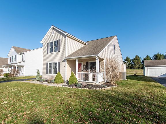 4th image of 372 Ashford Ave