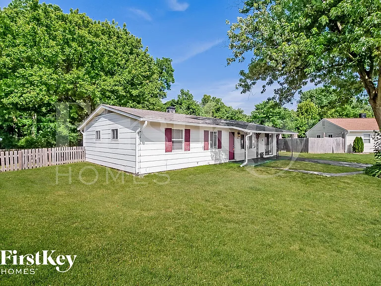 4315 Standish Dr — Photo 2