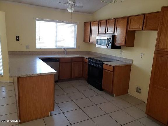 5th image of 946 E Hope St