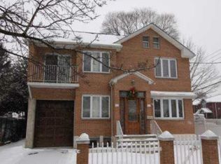 1902 Murray St, Whitestone, NY 11357