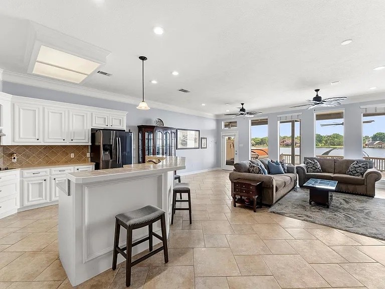 1208 Lake View Dr — Photo 10